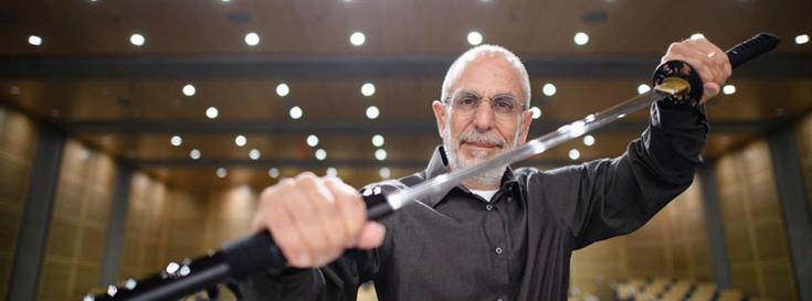 Robert Cava wins Materials Research Society Medal